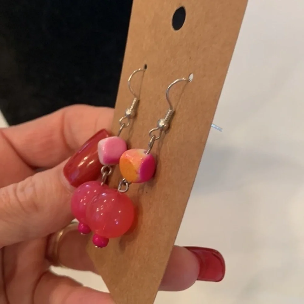 💐5/25 hot pink glass bell bead cube dangle drop fun earrings